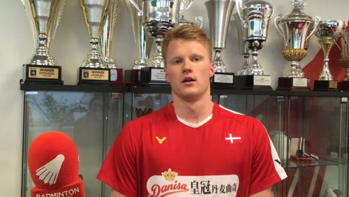 在场下更是 在场下更是